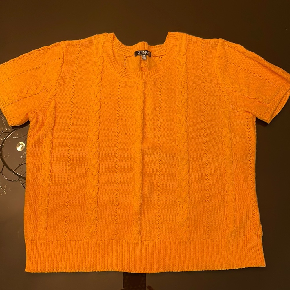 NWOT crew neck top.